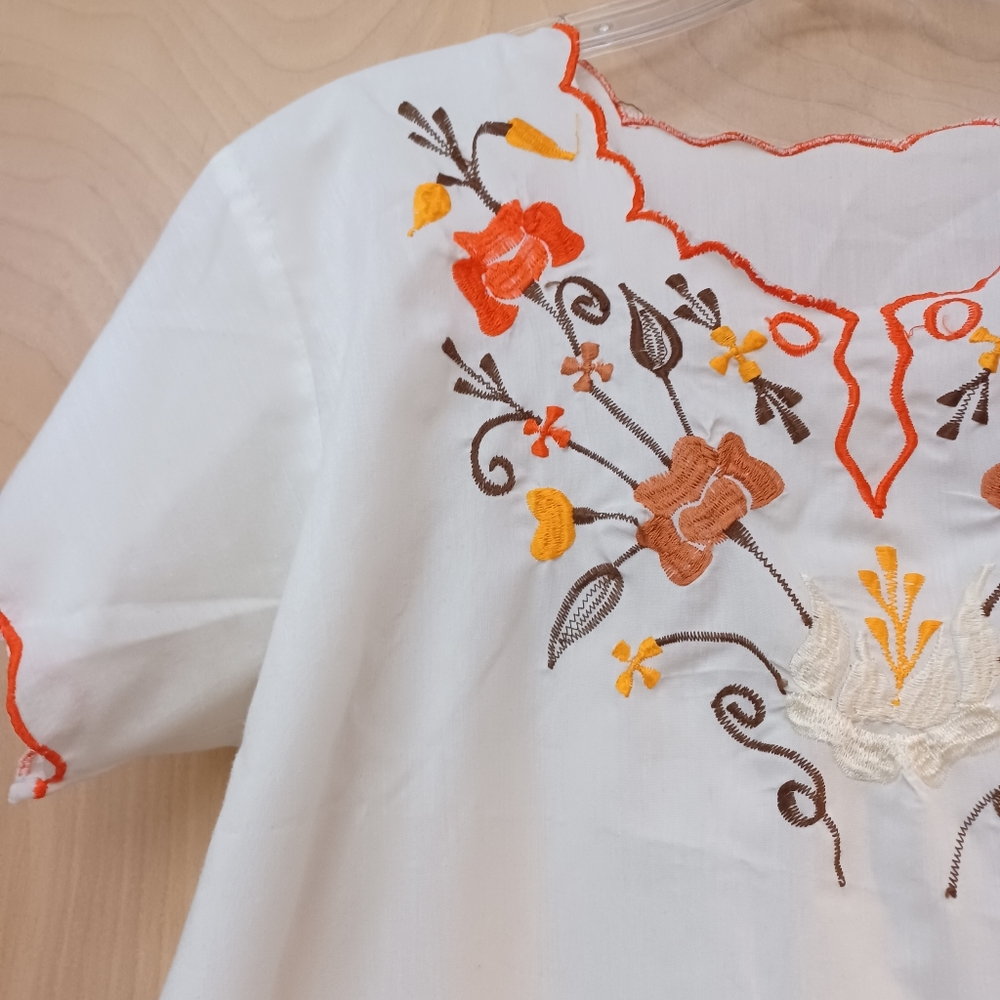 White Boho Embroidered Vintage Top - Picture 8 of 12